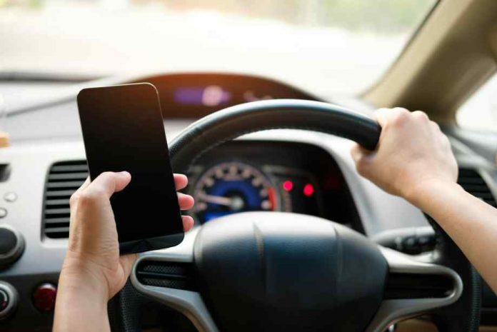 Amende pour téléphone au volant : que risque-t-on si on n’est pas arrêté ?-Housing First Guide